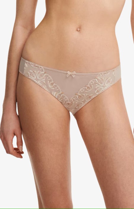 Classic briefs Chantelle with bow and embroidery