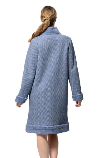Short women's dressing gown... 2